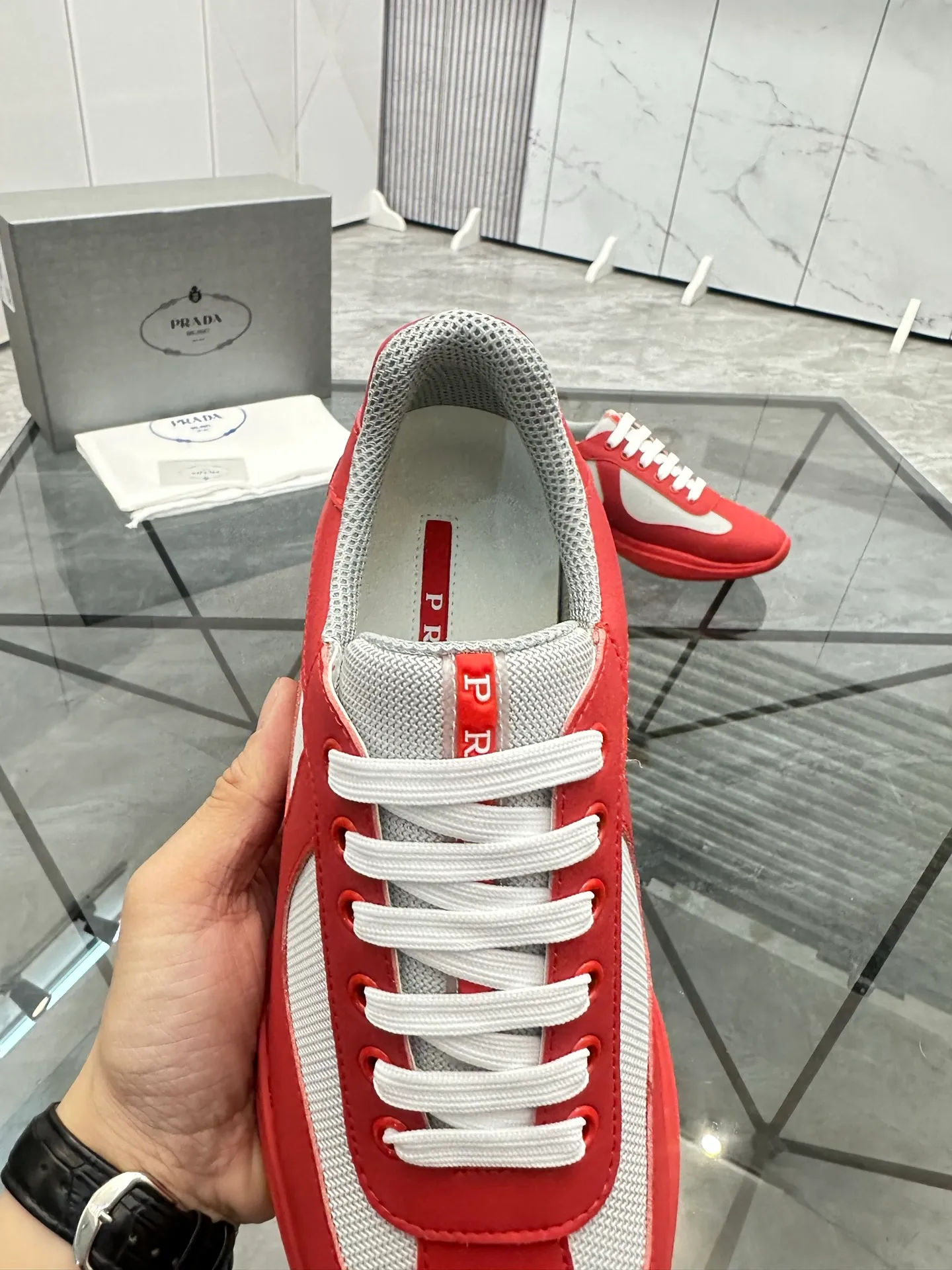 Men's shoes: 💰P360¥ Product trademark: Prada *"Prada*" low-top casual shoes Regular size: 35-47 (can be customized to 48) couple style Product materials: imported silk leather upper, breathable lining, original outsole. Number: 943